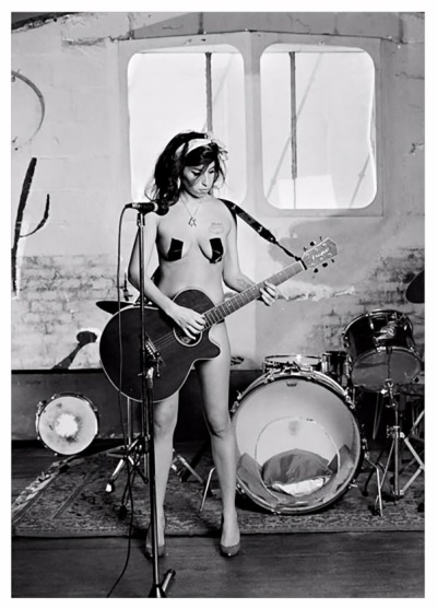 Illuminista71's tweet photo. Amy Winehouse, 2005

Photographed by Carolyn Djanogly

Te ne sei andata oggi nel 2011
#Amywinehouse https://t.co/LZ3Am0gpgi