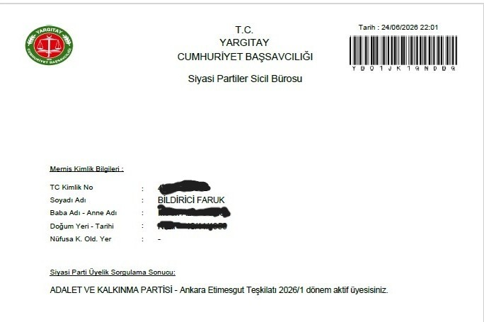 YHaber_'s tweet photo. 🔴 AKP'ye "hayalet üyelik"ler skandalı sürüyor: Medya Ombudsmanı Faruk Bildirici'nin AKP'ye tekrardan üye yapıldığı ortaya çıktı  

🟥 Medya Ombudsmanı Faruk Bildirici, geçtiğimiz yıl Nisan ayında haber verilmeden AKP'ye üye yapıldığını açıklayarak duruma tepki göstermişti.  

🟥 Geçtiğimiz günlerde AK Parti'nin üye sayısının 11 milyon 709 bin olduğunu açıklayan Ömer Çelik'e tepki gösteren Bildirici, "Bu haber yalan! Ömer Çelik'in açıkladığı AKP üyesi sayısının gerçek olmadığına eminim! En azından biri sahte üye! O da benim!" dedi. 

🟥 Pek çok vatandaşın izinleri ve haberleri olmaksızın "hayalet üyelik"lerle AKP'ye üye yapılarak üye sayısının şişirilmesi skandalı daha önce de çokça kez gündem olmuştu.