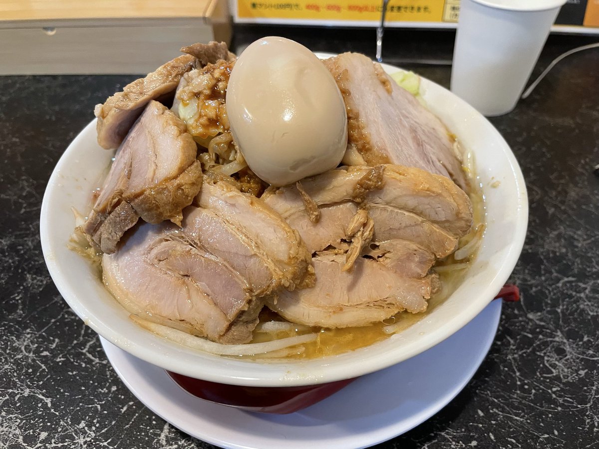 momo_jonasan's tweet photo. 久しぶりのラー活
7月にオープンした新店舗。
我が豚は天地とひとつさんへ
豚味噌ラーメン。全部増し。味玉トッピング
自家製味噌の風味と香りが最高の1杯でした🥰
チャーシューも柔らかくて👍
両替の件、ありがとうございました🙏💦
助かりました。
#WAGABUTA02 
#我が豚は天地とひとつ https://t.co/fgcyWh8XoY