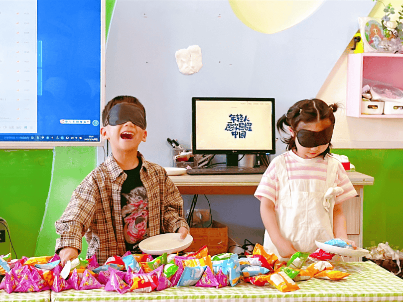 KrifaMohamed10's tweet photo. Today’s parent-kid fun: DIY paper crowns! My tiny artist made me a rainbow one – now we’re both royal for snack time. Simple joys hit different!  #FamilyFun #ParentingHacks https://t.co/bakLfCUrKF
