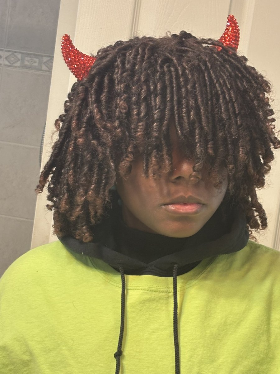librarypuppay's tweet photo. Turtle neck or hoodie idk idk #deltaruneㅤㅤㅤ https://t.co/p0g5lfcjfM