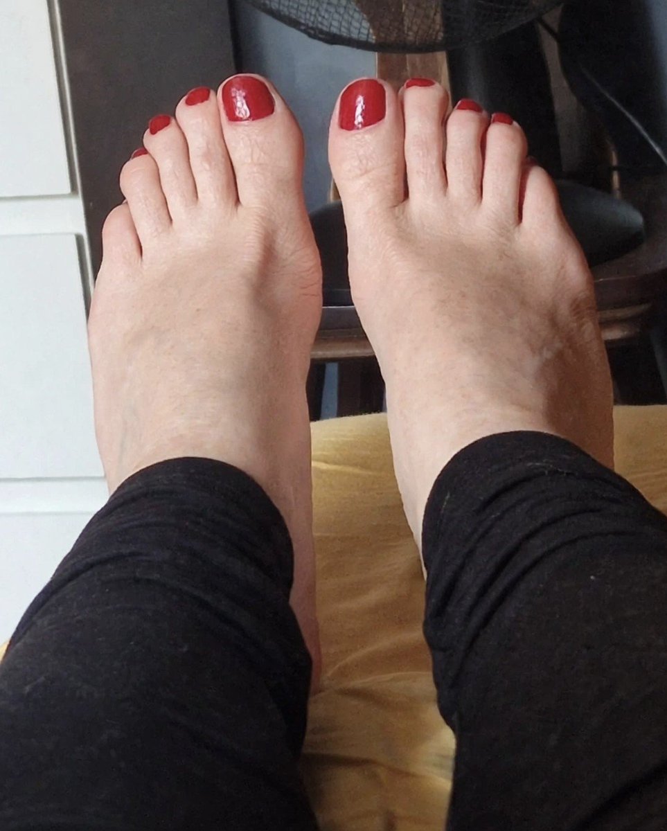 LoryLoSissySlut's tweet photo. Do you like red?

#sissy #feet #feetfetısh #nails #bbc #gay #lovecock https://t.co/HtXvIIdJjI
