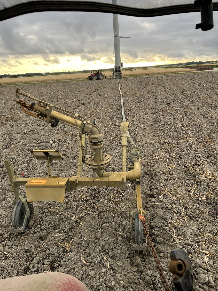 Boersturm's tweet photo. De prairie bewerken om groenbemesting te kunnen zaaien op de #akker #droogte https://t.co/4s6VhDyPZz
