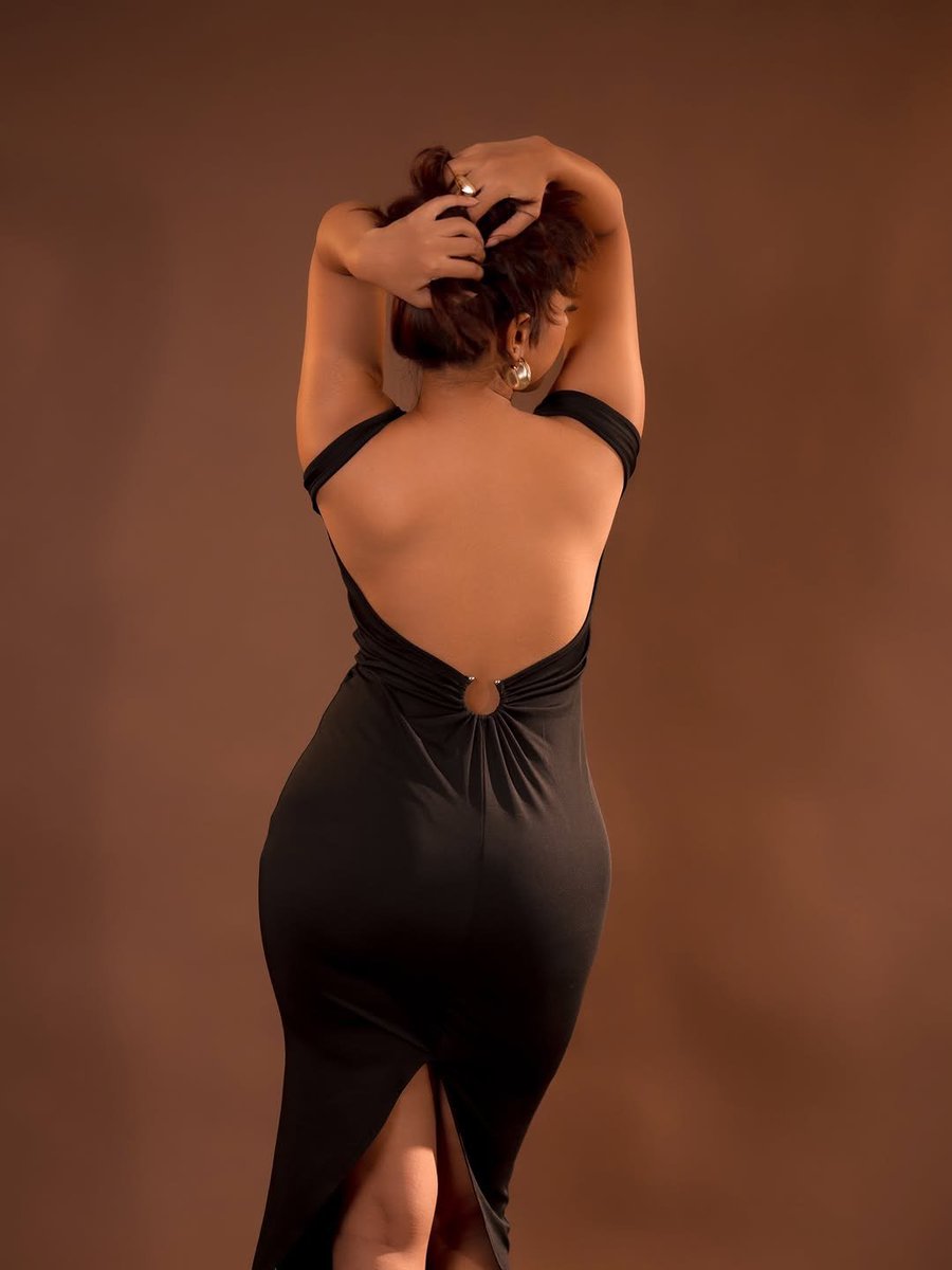 satyamarthand31's tweet photo. #actresshot #hotactress #sexy #cleavage #cleavagelovers #hotboobs #boobs #sexyback #hotback #backless #waist #waistholic #curves #sexyshape #hotties #fapqueen #glamour #seductive #blackhot #blackdress #goldhot #jewelleryhot #deepcleavage #tonedbody #hotpose https://t.co/YivTy6BtuX