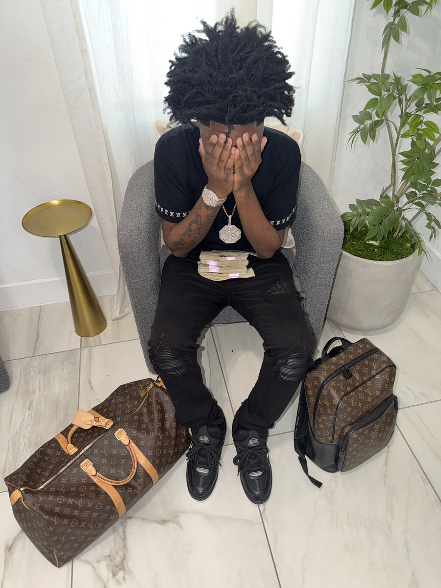 userr0605x's tweet photo. Lotta Niggas Don't Make It To See Dis Far😎 HaHaHaHa #ImBack 👻 https://t.co/gDOzqPDCAk