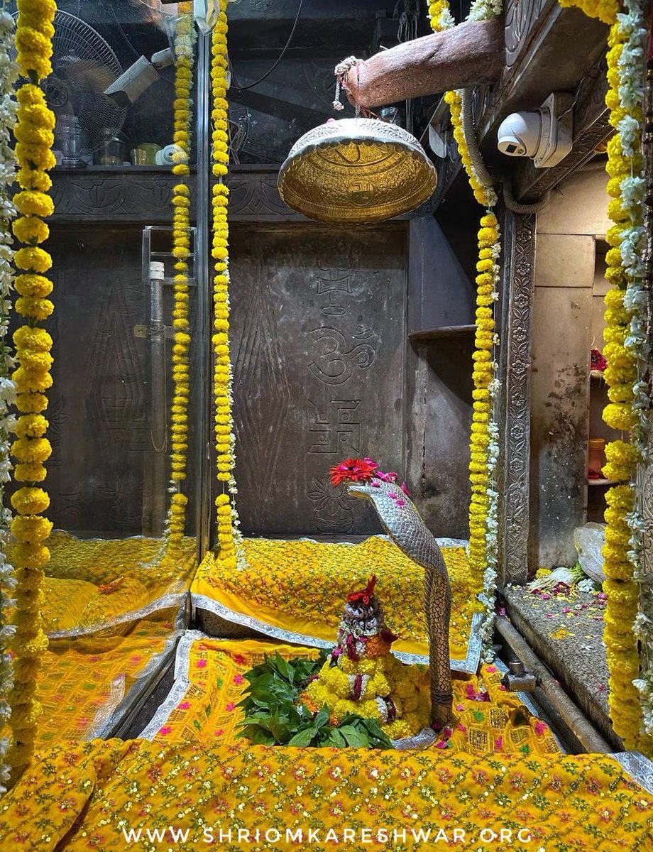 OmkarJyotirling's tweet photo. 🚩जय ओंकार जी 🚩
द्वादश ज्योतिर्लिंग में चतुर्थ, श्री ओंकारेश्वर में श्री ओंकार  महाराज के शयन दर्शन।
आषाढ़ शुक्ल पक्ष नवमी स. 2082 गुरुवार दिनांक-23/07/26
वेब-https://t.co/cOFsHLErkY
हेल्प-8989998686(8AM-8PM)
#omkareshwar #ओम्कारेश्वर https://t.co/4H9KUiByXa