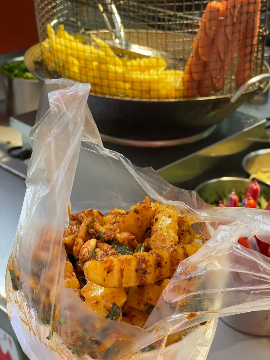 m_uc1m's tweet photo. Found a gem on the road! Crispy fried potato skewers with spicy seasoning—crunchy, savory, total street food bliss! https://t.co/euR7kj47jc