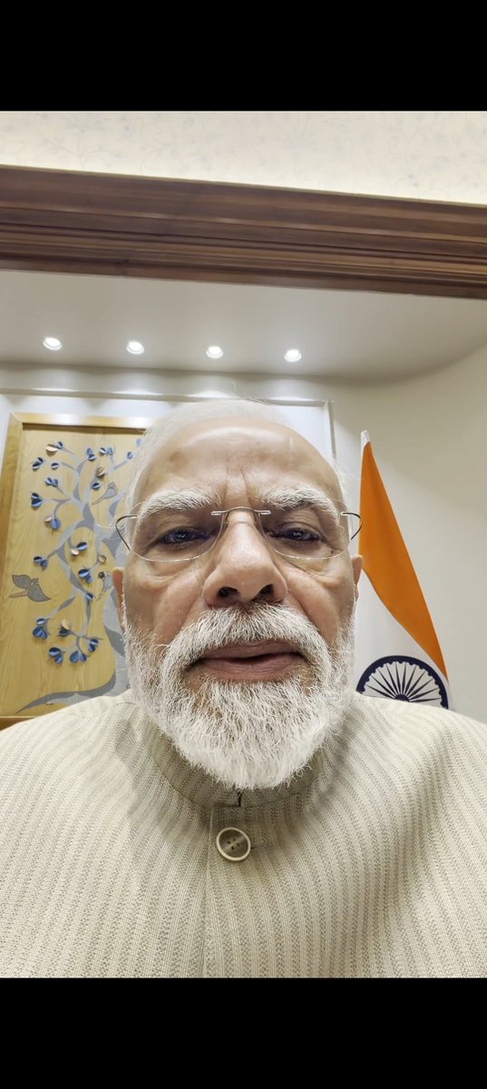 Uncensored_vide's tweet photo. @narendramodi Who keep the camera this much close bro dar gaya mein 🫩 https://t.co/XCtZazAi2Z