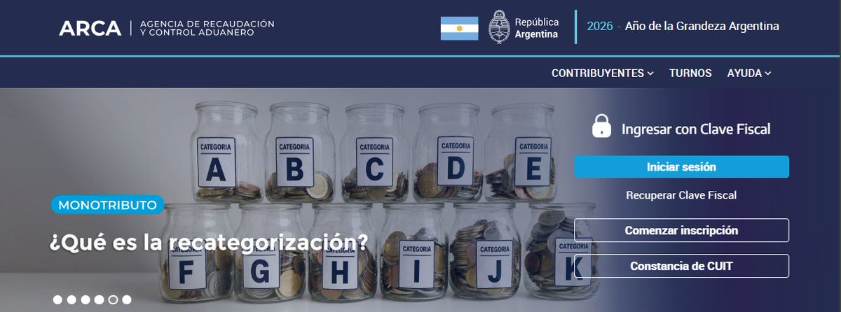 kathfelula's tweet photo. cuál fue la mente maestra que dijo sisi hagamos notar que los monotributistas cobran chirolas y para ejemplificarlo pongamos las monedas en frascos de yogur https://t.co/LhZ37Mup76