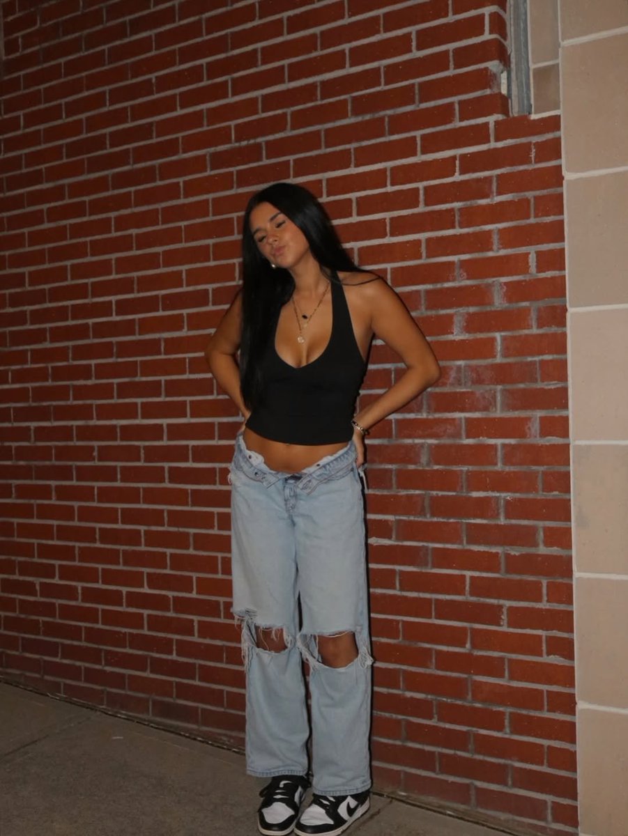 destineyryann's tweet photo. Tell me something good! https://t.co/iMAA9I2TiL