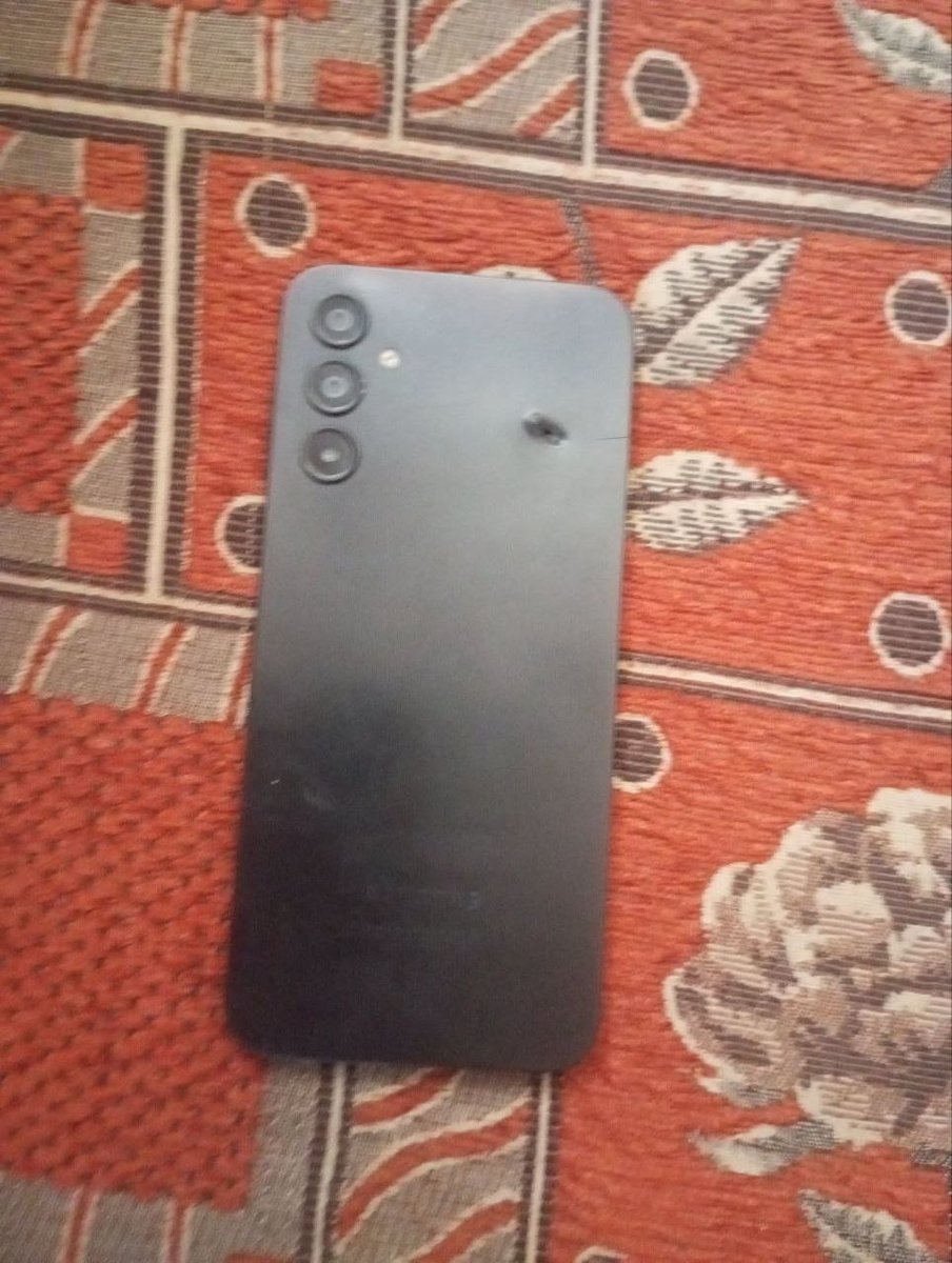 Abdullah_Om3r03's tweet photo. Ahmed Abu Abdullah recounts the final moments of his daughter's life:

"A cruel piece of shrapnel... My daughter's last words to me were: 'Dad, please charge my phone. I have a study program after dinner.'

Moments later, that same piece of shrapnel pierced the phone and then struck my innocent, angelic little girl's face, ending her life after 13 days of suffering.

It shattered my heart. This is a tragedy I can neither bear nor ever forget. That phone became her final stop in this fleeting world."