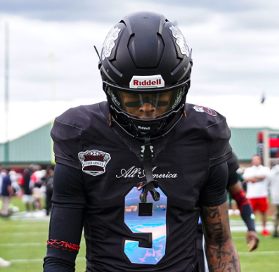 ByEliLederman's tweet photo. NEWS: Five-star Texas CB commit John Meredith III will reclassify and join the Longhorns this fall, he tells @ESPN.

Meredith, ESPN's No. 2 recruit in 2027, was ruled ineligible for his senior season in Fort Worth after an offseason transfer. He'll now enroll at Texas early. https://t.co/1KSRnzCSGK