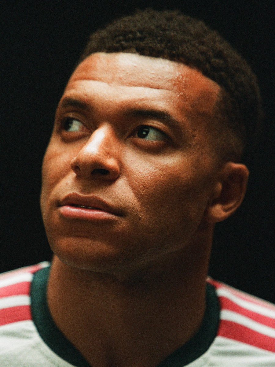 10kyks_'s tweet photo. Kylian mbappé ❤️❤️ https://t.co/feYFujIJsk