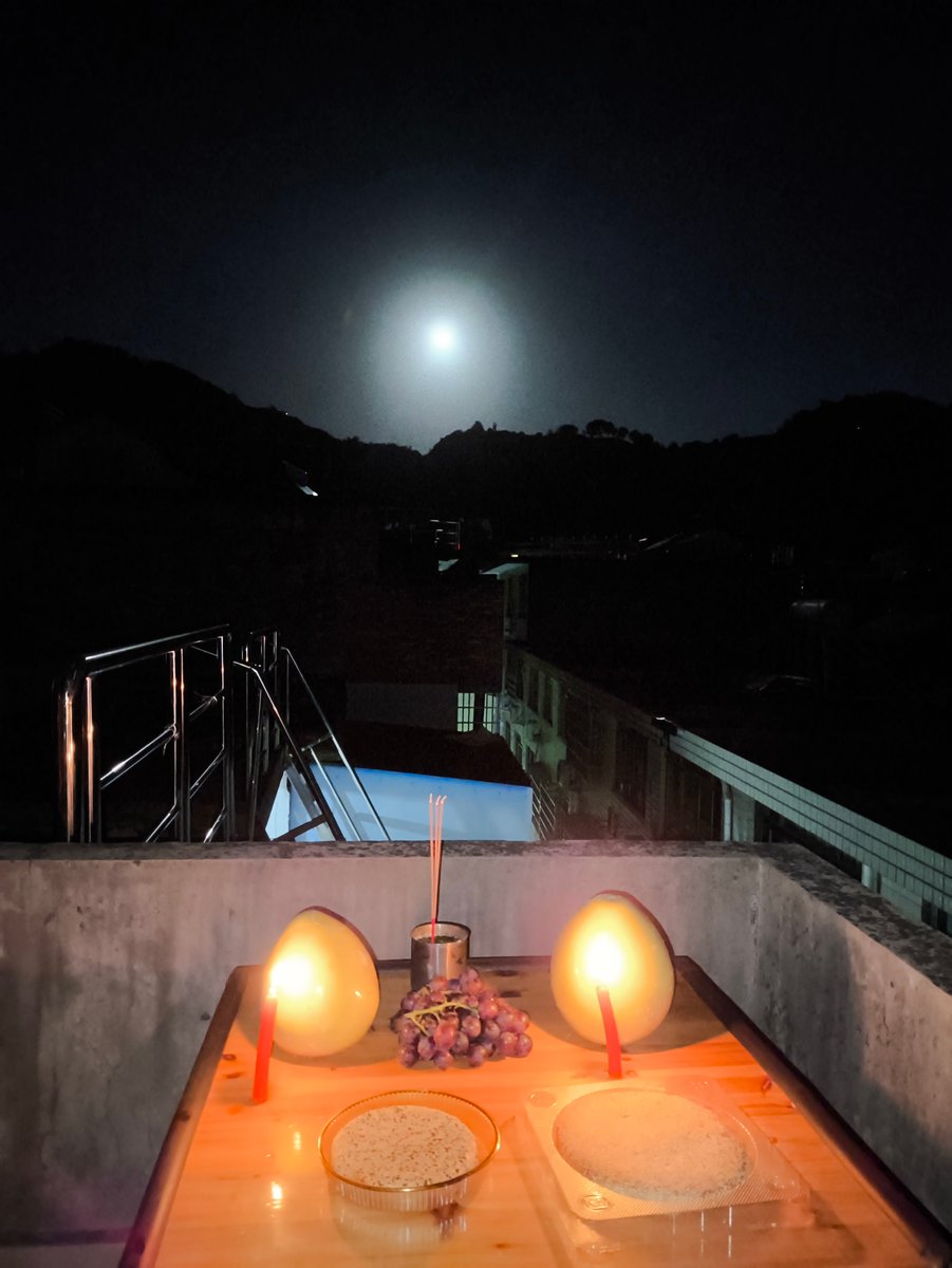 523guy's tweet photo. Today’s the harvest full moon—grab a warm cider and toast to the good things that grew this year ， https://t.co/khJbQuWHnb