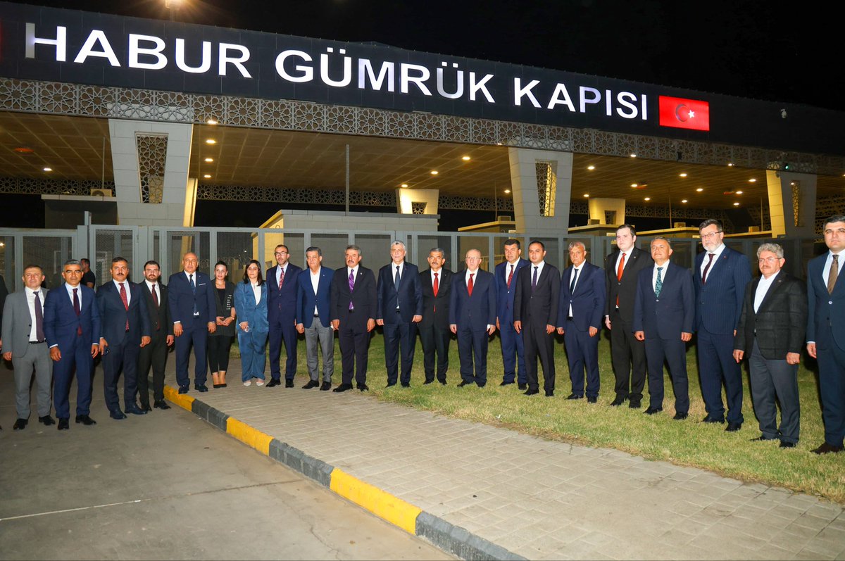 SirnakValiligi's tweet photo. Ticaret Bakanı Sayın Prof. Dr. Ömer Bolat, Bakan Yardımcıları, Valimiz Birol Ekici, Milletvekili Arslan Tatar, Belediye Başkanı Mehmet Yarka ve il protokolü ile birlikte Habur Sınır Kapısı’nda inceleme ve saha ziyaretinde bulundu.
++ https://t.co/1LpC9CqYUq