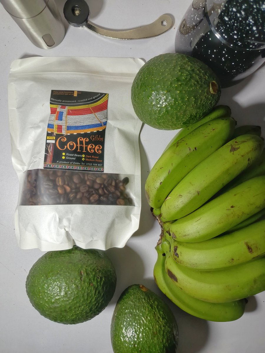zollz's tweet photo. Finally opening my package.

Bought a bag of coffee from @cbeekeeping and it came with avocados and bananas! 😊

Shukran sana! https://t.co/dYa8t9YVia