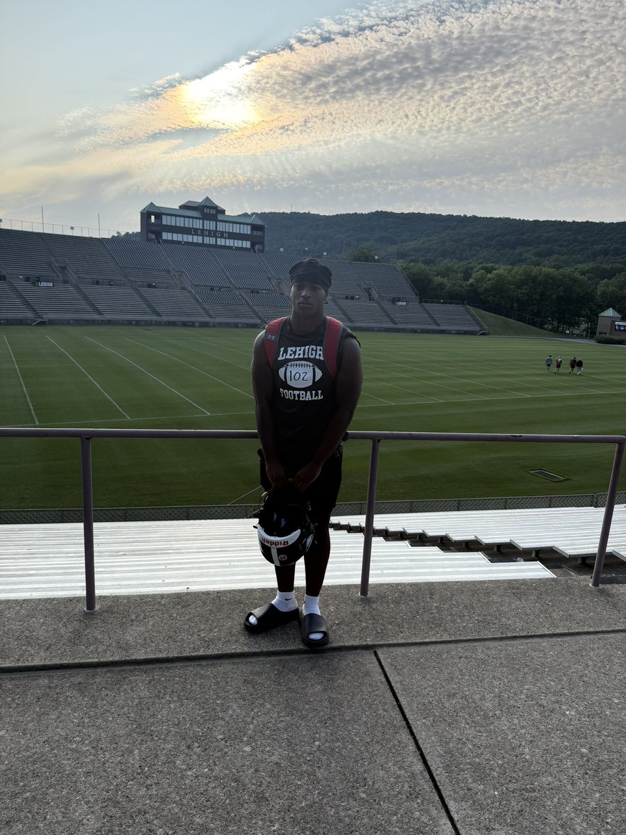 Nate5Rose's tweet photo. Had a great time competing up at Lehigh yesterday. Was picked as the best back at camp‼️
4.64 40!
@GAFootball1759 @CoachReph @coach_vogs12 @ddstokes124 https://t.co/wMcWGHuQFg