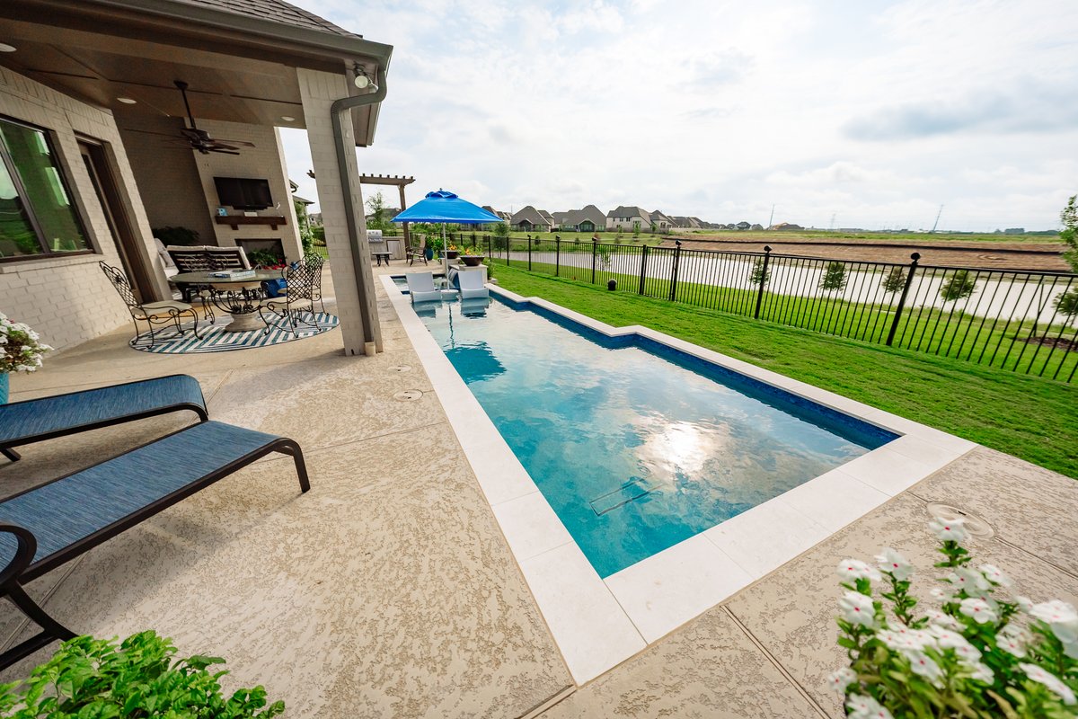 PlatinumPools's tweet photo. Summer is far from over, and the water is perfect today. Dive into a custom pool built to handle the highest Houston temperatures. ☀️ 

#SummerNotOver #CleanWater #PoolTime https://t.co/jNDQCjPPuE