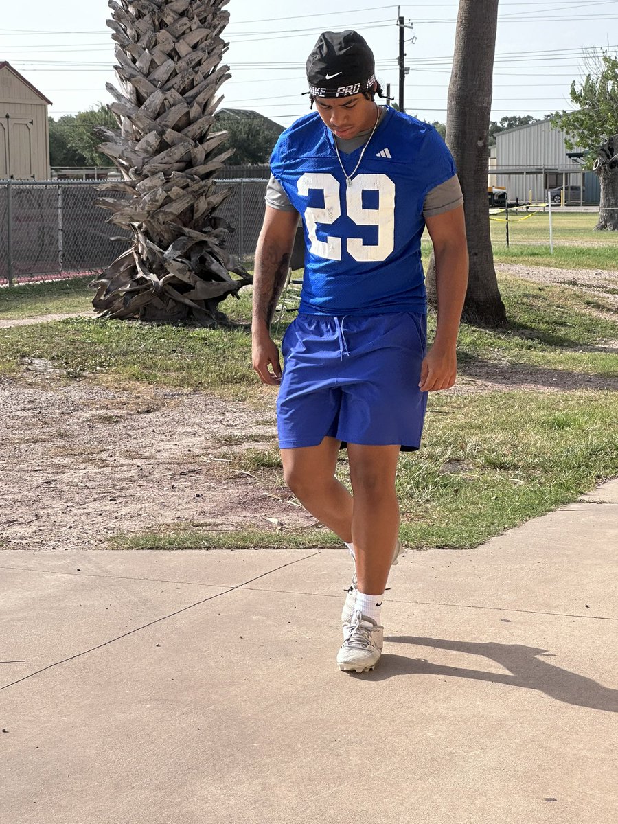 Eli_LB1's tweet photo. Putting in the maintenance as Senior szn loading. Been in the lab putting in the work. Today, I hit 225x9 reps grind doesn’t stop. #1percentbetter 😤💪🏾

@Sotocats_FB @SHS_CoachRod @CoachSanchezSHS @Coach_MOrales @Zaireanderson13 @TheProgram2015 https://t.co/N9aj70iMtc
