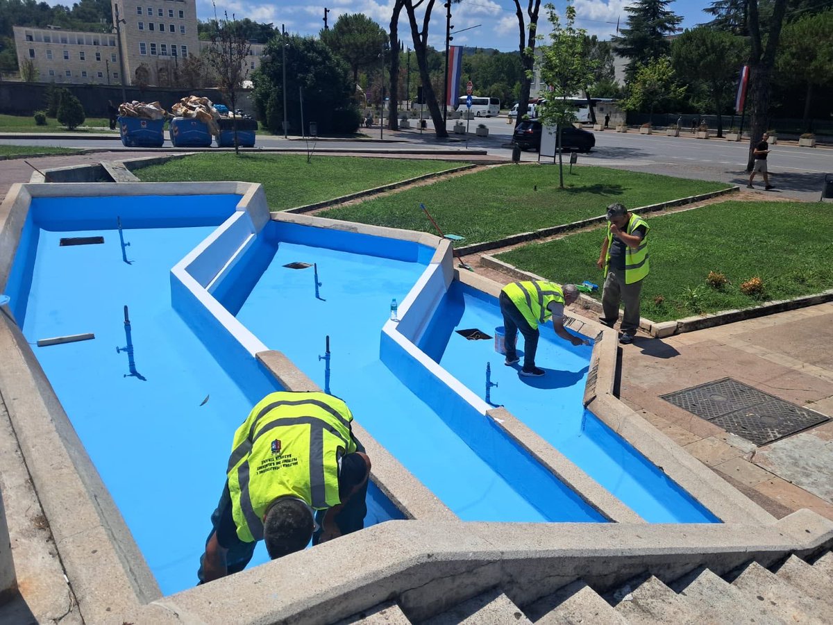 punetorettirane's tweet photo. Kujdesemi për shatërvanet e qytetit
Shatërvanët⛲️ dhe sistemet vaditëse💦 te Pallati i Kongreseve
Një nga ekipet 👷‍♀️👷‍♂️ më të rëndësishme të Drejtorisë së Zhvillimit dhe Mirëmbajtjes së Gjelbërimit është Sektori i Impianteve. https://t.co/t0wo342TwS