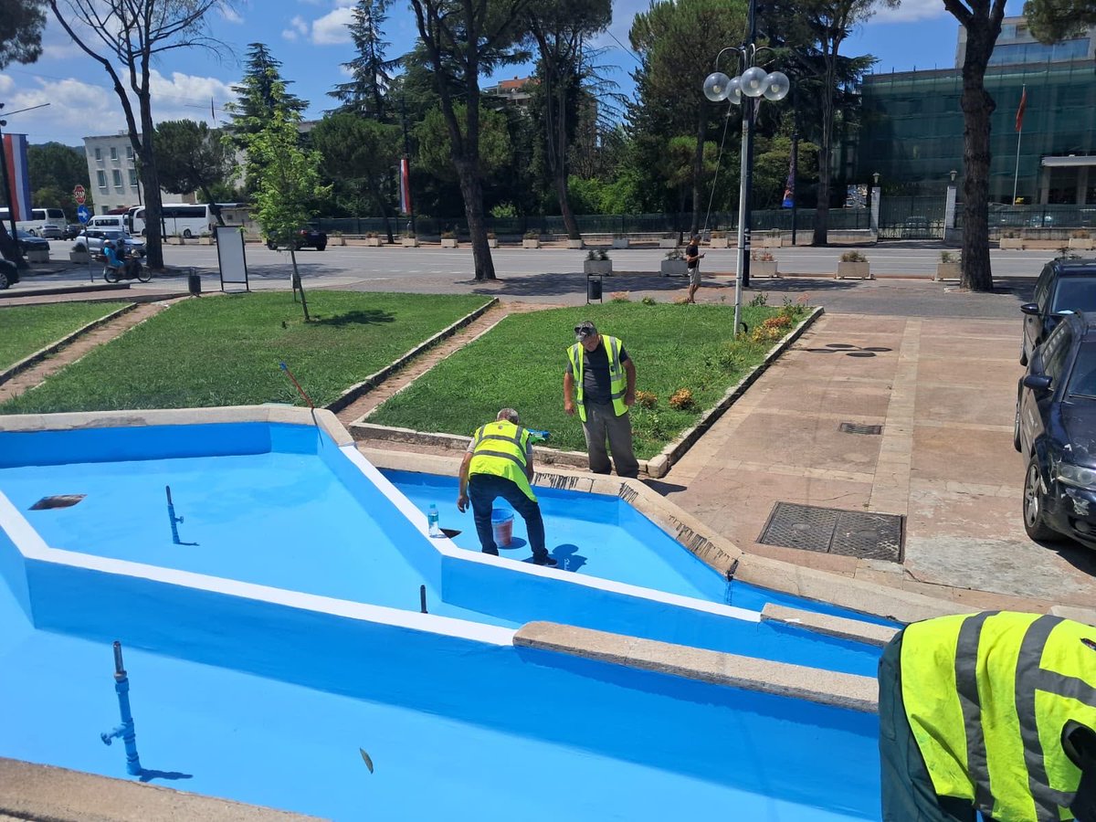 punetorettirane's tweet photo. Kujdesemi për shatërvanet e qytetit
Shatërvanët⛲️ dhe sistemet vaditëse💦 te Pallati i Kongreseve
Një nga ekipet 👷‍♀️👷‍♂️ më të rëndësishme të Drejtorisë së Zhvillimit dhe Mirëmbajtjes së Gjelbërimit është Sektori i Impianteve. https://t.co/t0wo342TwS