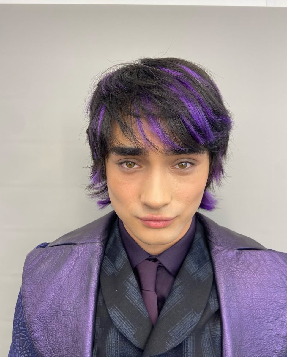 descendantstrr's tweet photo. 🚨 Brendon Tremblay stuns in new Descendants Wicked Wonderland BTS https://t.co/T1Pa8z3H4g