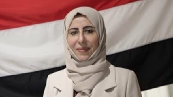 EshraqAlmaqtari's tweet photo. أتقدم بأصدق التهاني إلى أختي وزميلتي الدكتورة أفراح الزوبة، بمناسبة تعيينها وزيرةً للخارجية، لتصبح بذلك أول امرأة في تاريخ اليمن تتولى هذه الحقيبة السيادية.

إن هذا التعيين التاريخي لا يمثل إنجازاً شخصياً للدكتورة أفراح فحسب، بل يُعد مكسباً للمرأ�� اليمنية، وخطوة مهمة تعكس حضورها المتنامي وقدرتها على تولي أرفع المسؤوليات الوطنية بكفاءة واقتدار.

وإنني على ثقة بأن ما تتمتع به الدكتورة أفراح من خبرة وكفاءة وحضور مسؤول سيمكّنها من أداء مهامها بنجاح، وتعزيز حضور بلادنا الدبلوماسي، والدفاع عن مصالحها وقضاياها في هذه المرحلة الدقيقة.

خالص التهاني لها بهذه الثقة، وأصدق التمنيات بالتوفيق والسداد في خدمة الوطن