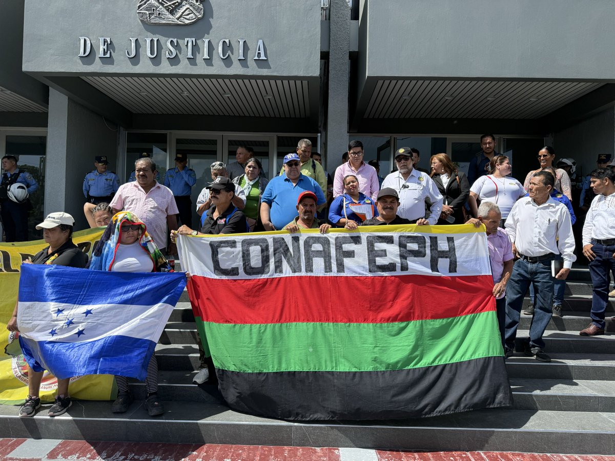 CONAFEPH2's tweet photo. El pueblo hondureño unido, ¡Jamás será vencido! https://t.co/1cPzRTiuRG