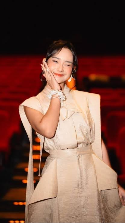 IconicRankings's tweet photo. Most Beautiful Woman in the World 2026 — Top 20 👑✨

1. Kim Jisoo 🇰🇷 — 410,832 votes
2. Freya Jayawardana 🇮🇩 — 262,392 votes
3. Madison Beer 🇺🇸 — 238,402 votes
4. Irene 🇰🇷 — 167,752 votes
5. Kim Ji Won 🇰🇷
6. Kim Jennie 🇰🇷
7. Kathryn Bernardo 🇵🇭
8. Zhao Lusi 🇨🇳
9. Hande Erçel 🇹🇷
10. Liza Soberano 🇵🇭
11. Zhang Jingyi 🇨🇳
12. Alia Bhatt 🇮🇳
13. Chou Tzuyu 🇹🇼
14. Dilraba Dilmurat 🇨🇳
15. Karina 🇰🇷
16. Go Youn-Jung 🇰🇷
17. Jang Wonyoung 🇰🇷
18. Barbara Palvin 🇭🇺
19. Selena Gomez 🇺🇸
20. Dasha Taran 🇷🇺

📊 Source: Shining Awards