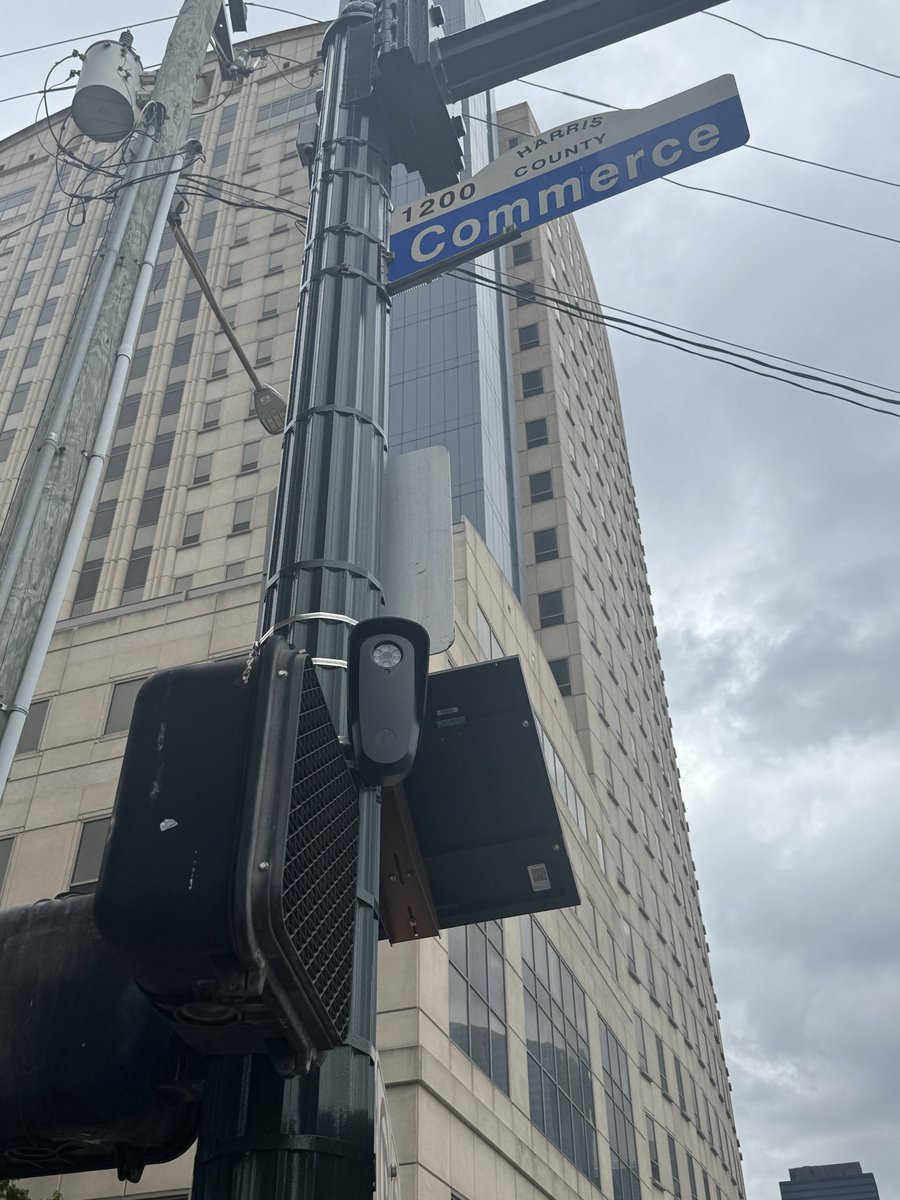 dirtyhandsrepub's tweet photo. In case you’re wondering what a flock camera looks like.  Here you go. https://t.co/K8w5Huaab6