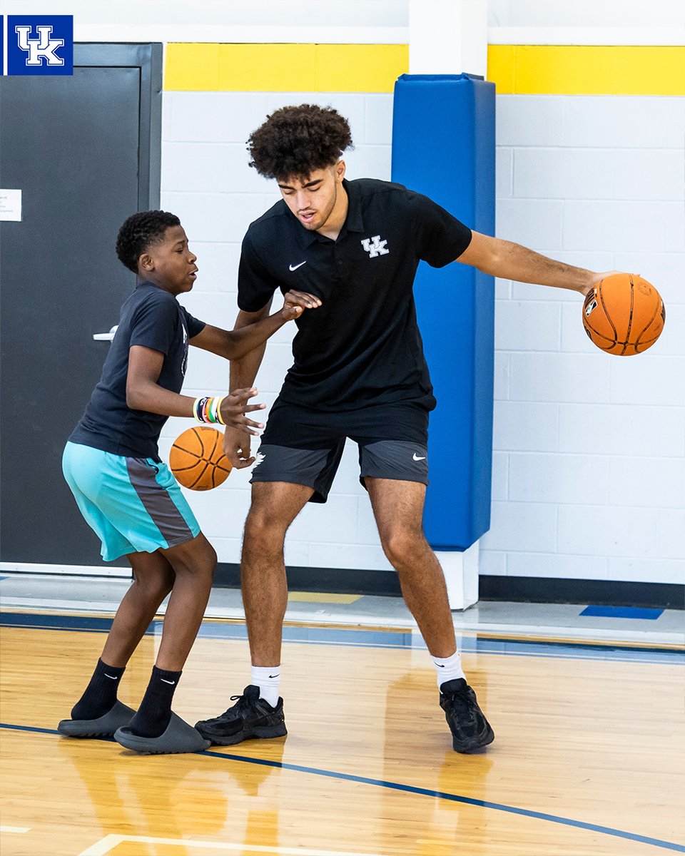 KentuckyMBB's tweet photo. Had a blast hanging with the kids at Woodhill Community Center. https://t.co/spdnJvvid9