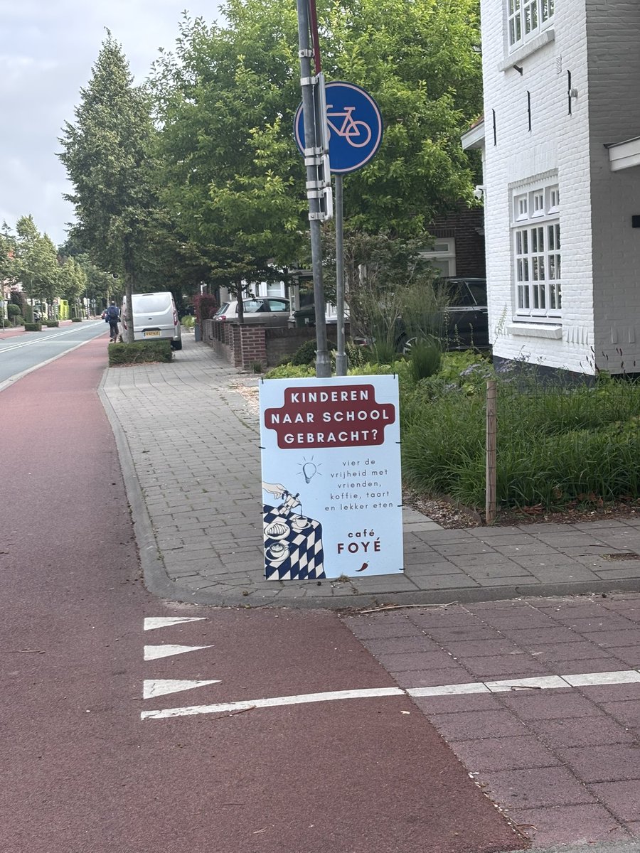 Christianne1977's tweet photo. Blijkbaar is het iemand ontgaan dat het #zomervakantie is, en de scholen dicht zijn #vught https://t.co/j5McWcDGBj
