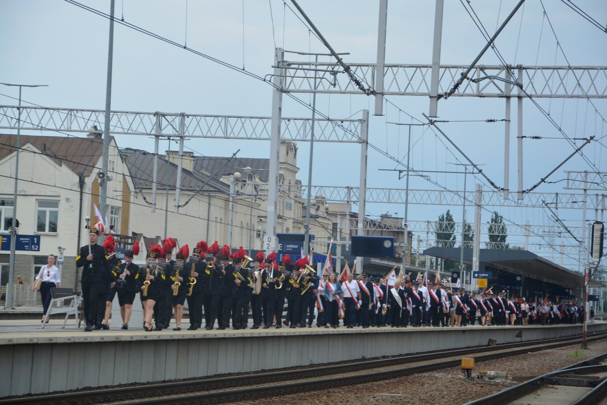 NszzSzik's tweet photo. 🇵🇱🚆Od Lubelskiego Lipca do Solidarności✊
https://t.co/ruiojPUq3h
#solidarność #związekzawodowy #kolej #kolejarze #sziksolidarnosc #infrastrukturakolejowa #nauczmyszacunku #zawszenasłużbie #RazemSilniejsi #RazemDlaPolskiiPolaków https://t.co/pqfqYFc25q