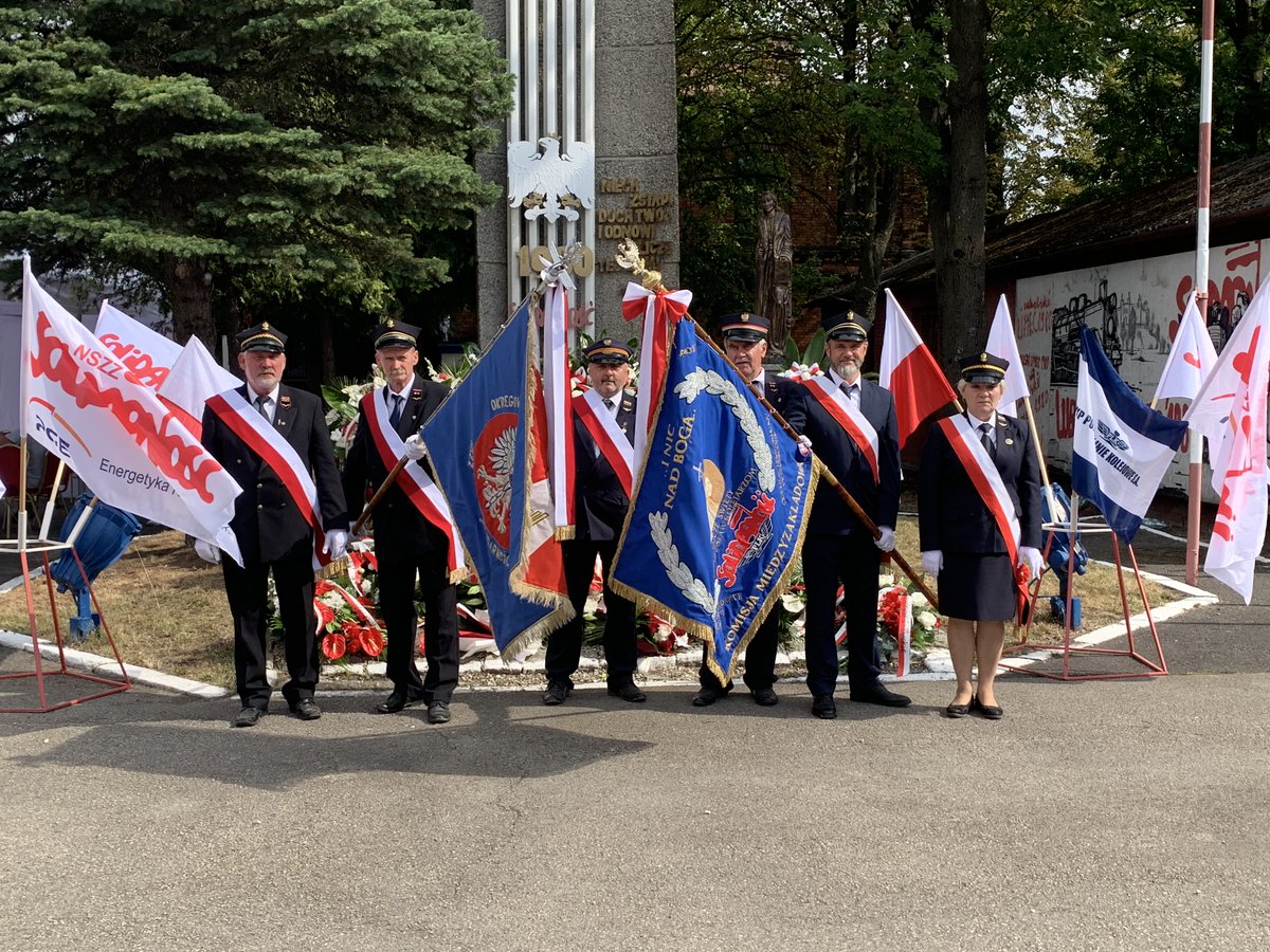 NszzSzik's tweet photo. 🇵🇱🚆Od Lubelskiego Lipca do Solidarności✊
https://t.co/ruiojPUq3h
#solidarność #związekzawodowy #kolej #kolejarze #sziksolidarnosc #infrastrukturakolejowa #nauczmyszacunku #zawszenasłużbie #RazemSilniejsi #RazemDlaPolskiiPolaków https://t.co/pqfqYFc25q
