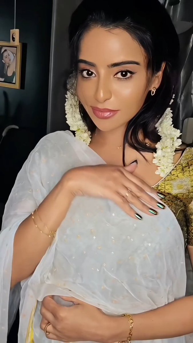 kujulimasthu_'s tweet photo. Drama Queen Samiksha aunty storms in with full blast! 🔥 https://t.co/GaQjU4dDaN