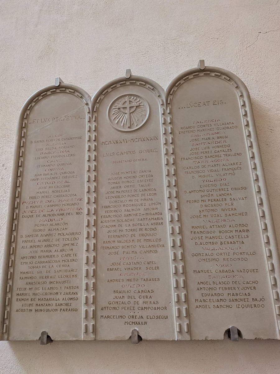 ManuelMorilloR's tweet photo. Placa conmemorativa sita en la Sede Nacional de la Asociación Católica de Propagandistas (ACdP) dedicada a los miembros (propagandistas) de la ACdP asesinados durante la Revolución en Asturias de 1934 y la Cruzada (1936-1939). https://t.co/AMWPXtN6Rf