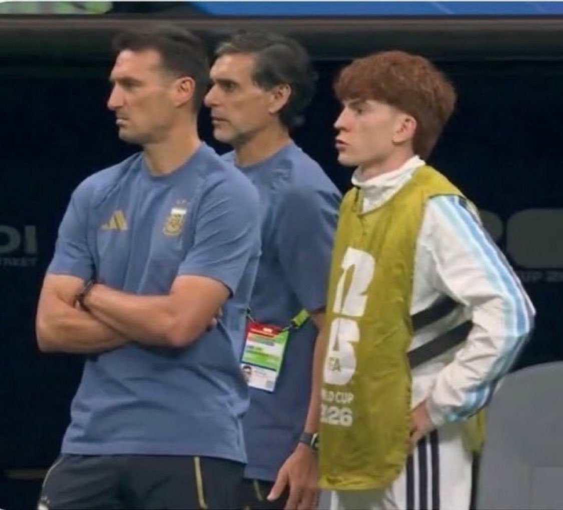 DragoniteUwU's tweet photo. Scaloni: colo
Colo: que
Scaloni: vamos a vengar a Snoopy https://t.co/2TkVHHh8c4