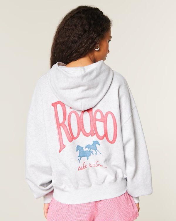 KelseaCentral's tweet photo. Okay @HollisterCo we see you 😍 Linking yall to this gem! Go get one!!

🛍️: https://t.co/d9fhMl80st https://t.co/ZIy24XXnuA