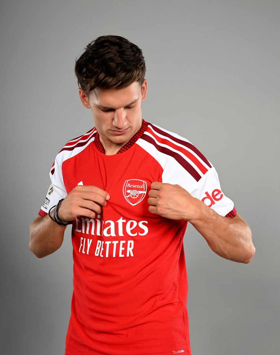 W33ie's tweet photo. CHRISTOS TZOLIS 😍 #AFC https://t.co/iCRmH7m5UZ