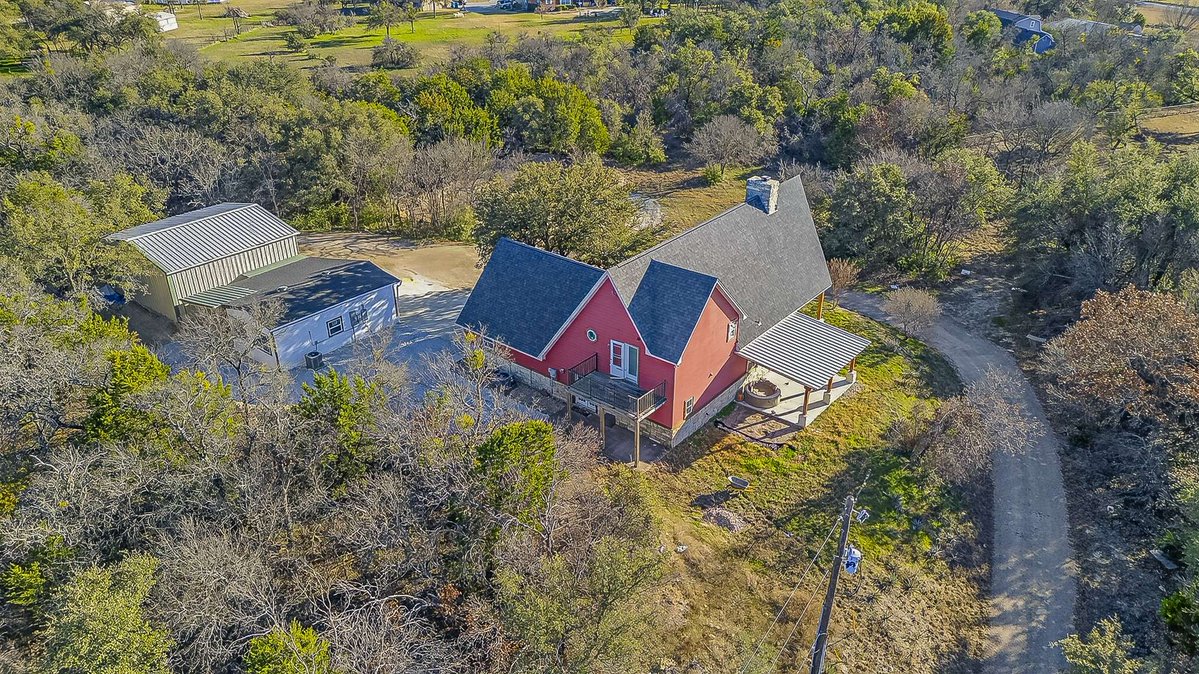 Kings_RE_Group's tweet photo. Price reduced on this hilltop Texas retreat in Azle 🌳  

3 bed, 2 bath home on a wooded hillside plus a detached 1-bed guest space – true country privacy with room for everyone.  

Details: https://t.co/jaMVRKFbBO  

#AzleTX #TexasRealEstate https://t.co/YvFtFEEGCv