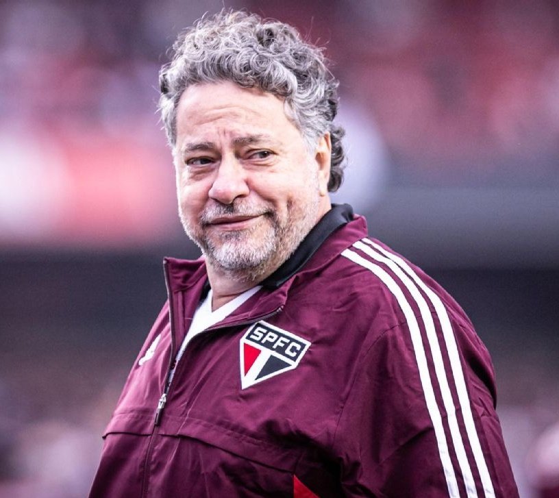 somosaopaulinos's tweet photo. ⚠️ Julio Casares gastou mais de R$ 1 milhão com o cartão corporativo do São Paulo de 2021 a 2025.

O ex-presidente devolveu R$ 560.401,74 ao clube.

Casares usou o cartão corporativo do São Paulo 71 vezes na casa de charutos Esch Café; 53 vezes no restaurante Gero, em lojas de grife, como a Prada; durante viagem com a seleção brasileira para os Estados Unidos; e até com cuidados pessoais, como consultas num endocrinologista e idas a um salão de beleza.

🗞 ge | @bgiufrida
📸 Victor Monteiro