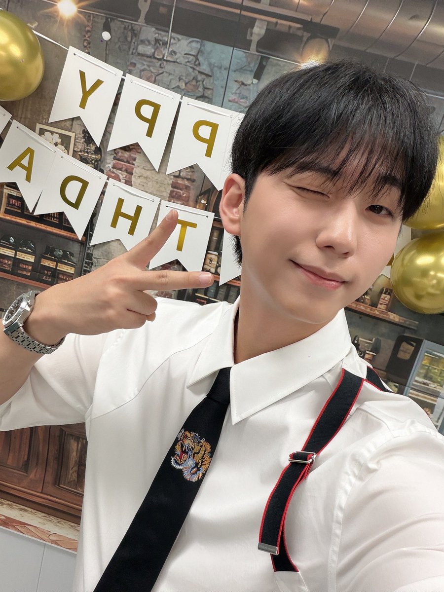 gunilbbl's tweet photo. 💌 12.14AM

Thank you so much for greeting me happy birthday!!

I took a lot of selfies for the first time in a while ㅎㅎ https://t.co/JLKSIVgSuo