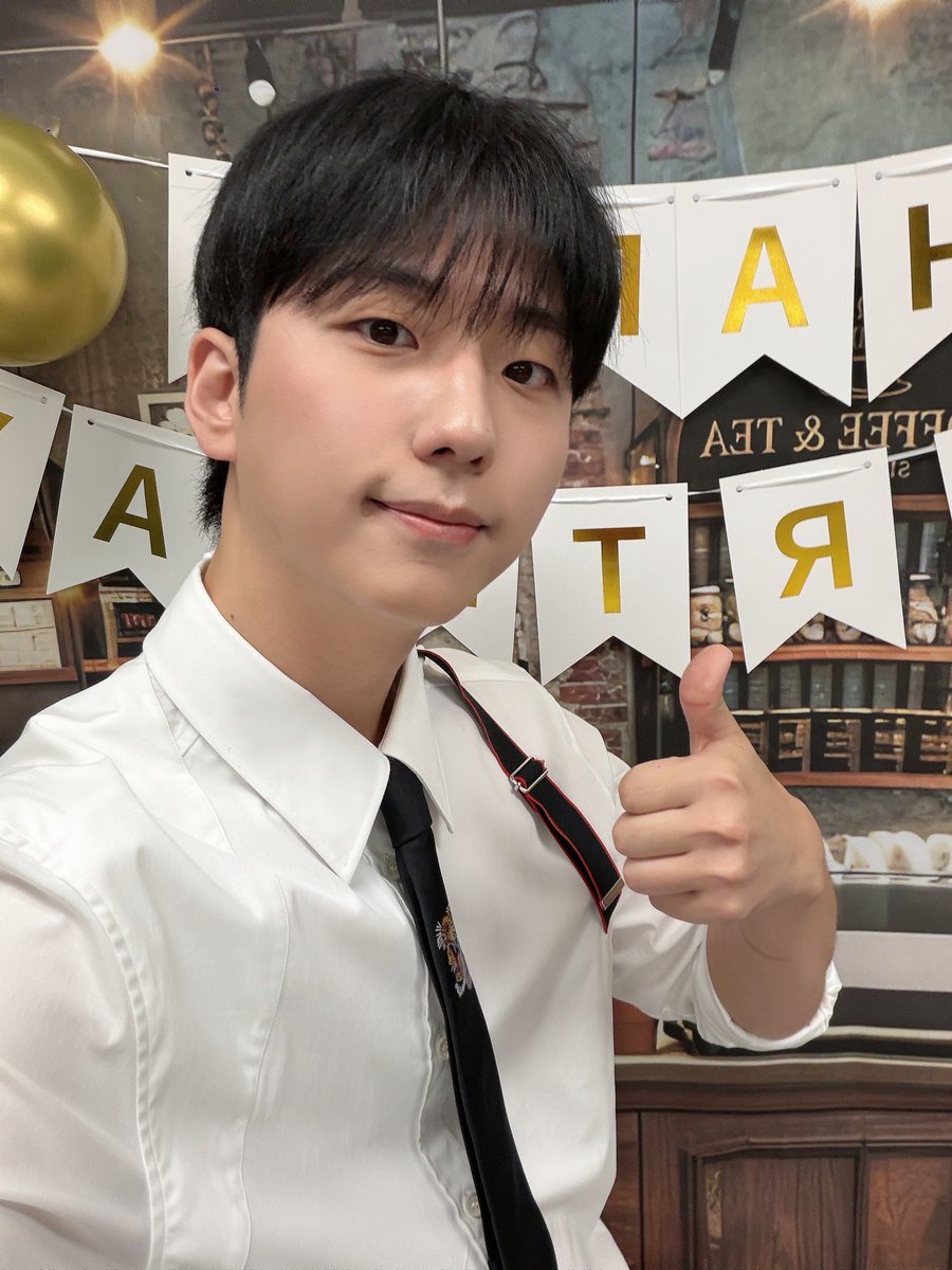 gunilbbl's tweet photo. 💌 12.14AM

Thank you so much for greeting me happy birthday!!

I took a lot of selfies for the first time in a while ㅎㅎ https://t.co/JLKSIVgSuo