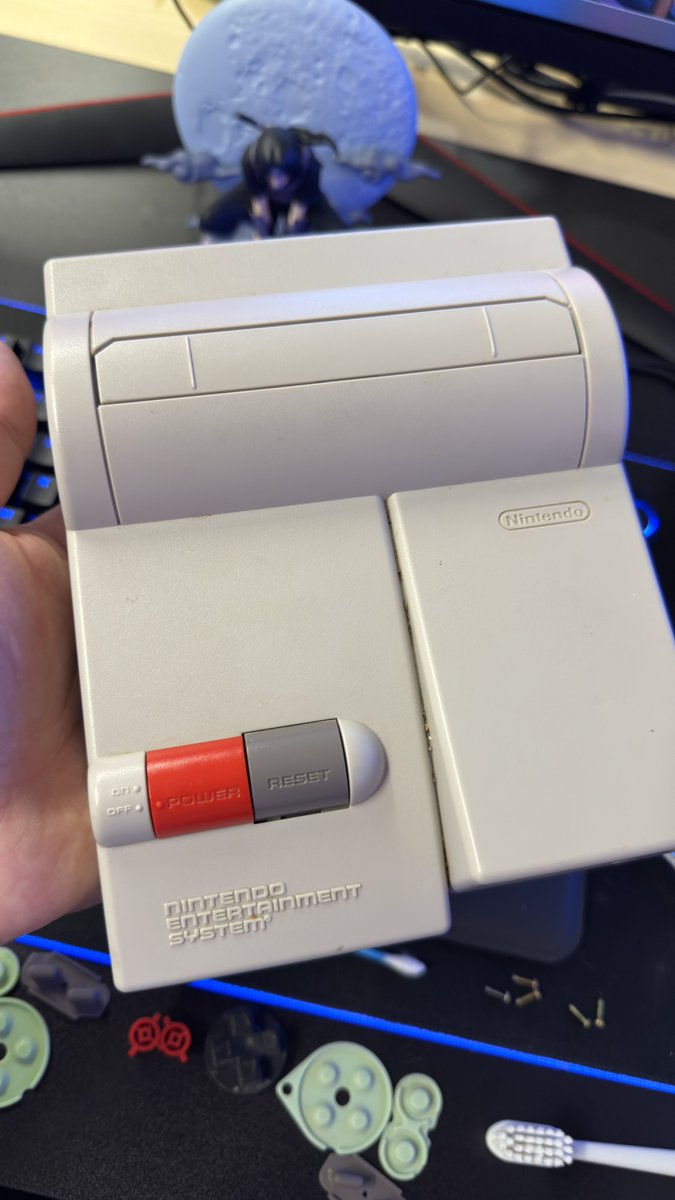 pocketmodz's tweet photo. Removed all parts needed to be deep cleaned and placed under UV to remove all yellowing. Along with new conductive pads for the dog one controller. https://t.co/uXllgZN4YT