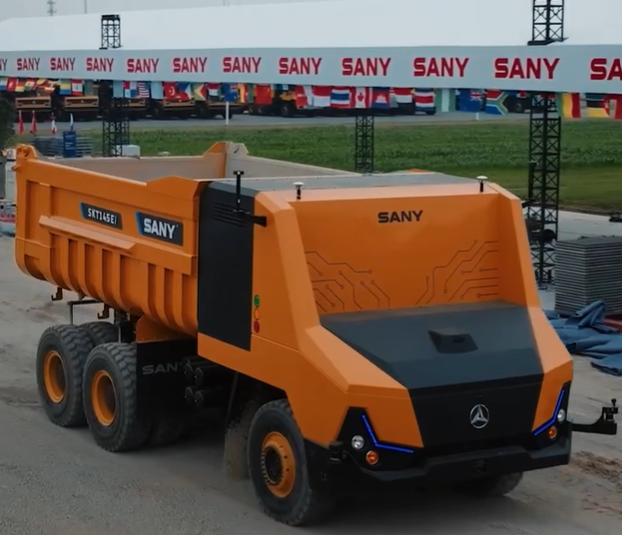 im_mining's tweet photo. .@sanygroupchina says its #cabless, #autonomous & battery #SKT145Ei truck utilises a more compact vehicle layout for easier maintenance and better adaptability to narrow haul roads; combined with #autonomy built on multi-#sensorfusion perception, triple-redundant braking & an 801 kWh battery platform https://t.co/mLRuRPBYKz
