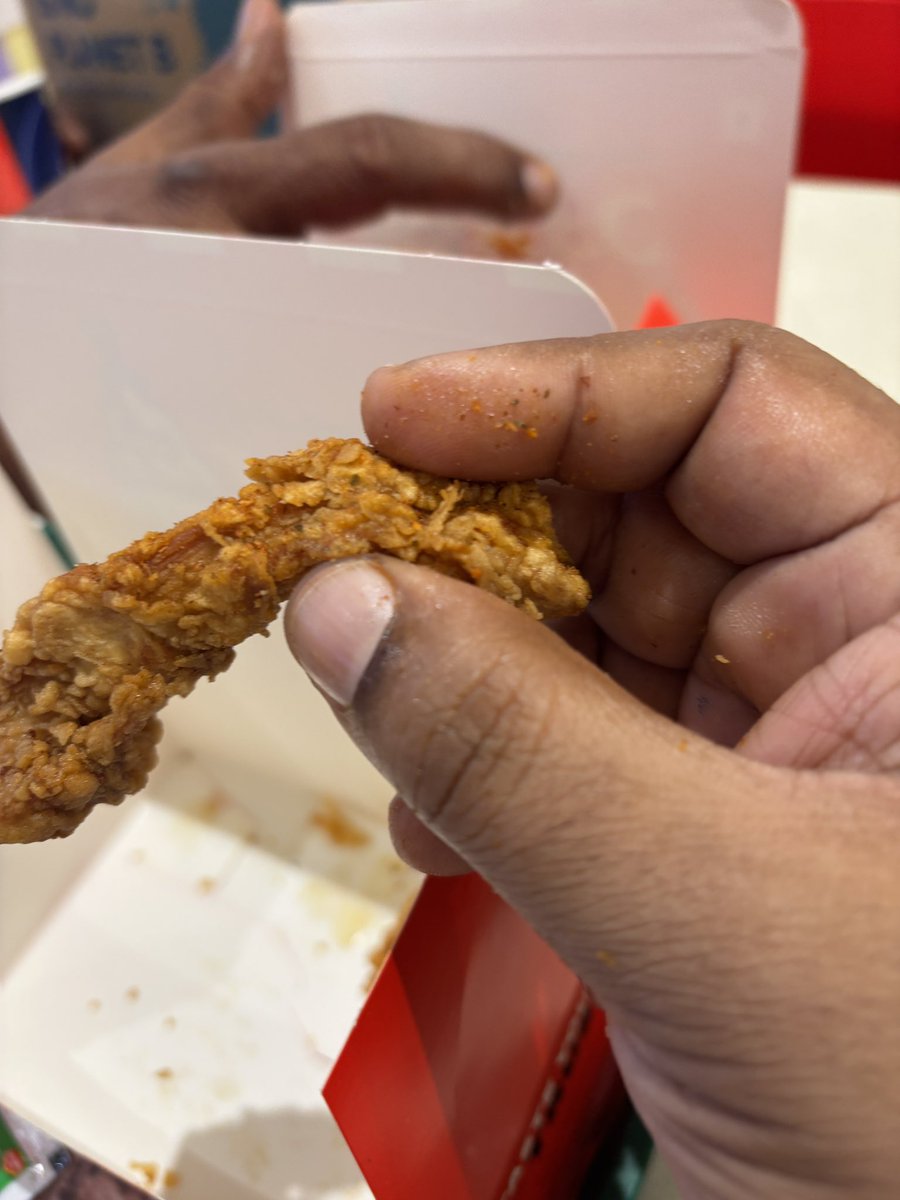 nujfakhans's tweet photo. @kfc @KFC_India nowadays your store making the sizes &amp; quality of food very worst , uncooked drumsticks &amp; size of Big 8 means inches only !!! Really bad for it https://t.co/WzC36lzvK5