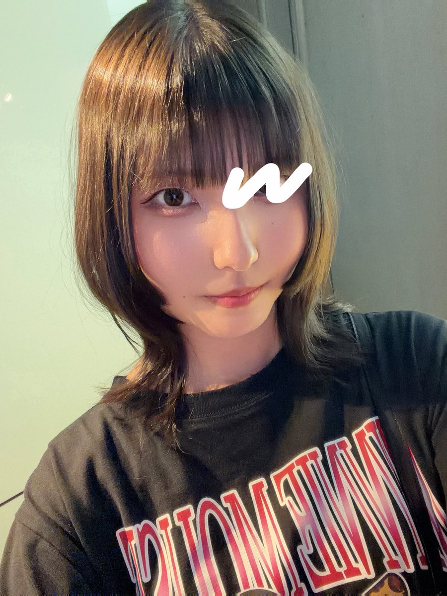 _non_rabbit_'s tweet photo. きぃちゃんに髪の毛切ってもらった🌟🌟🌟ウルフ復活🐺
裸眼なので片目隠し🥲 https://t.co/Qoo00bcZY5