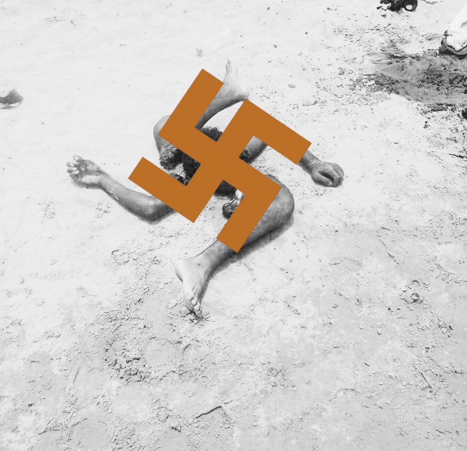 SahelAlerte's tweet photo. #Azawad

Où sont passés les enquêteurs de @UNHumanRights lors des massacres et des exactions qui n'ont jamais été vus dans le Sahel, commis chaque jour par les nazis russes de l'Africa Corps et leurs oncles de Wagner, en collaboration avec les FAMa et sur ordre de Goïta ?

Plus de 5 000 civils ont été tués par ces criminels à la solde de Goïta.

L'armée malienne a endossé le rôle de héros après la bataille de #Tabarichat, au cours de laquelle 82 soldats de l'armée malienne ont été tués. Elle a présenté la situation comme si l'embuscade avait été déjouée grâce à des frappes de drones et a annoncé avoir neutralisé « des dizaines de terroristes ».

On ne peut pas jouer à la fois le rôle du héros et celui de la victime.

Alors que l'armée malienne prétend être le héros et le vainqueur de la bataille, les soi-disant organisations humanitaires internationale viennent la placer dans le rôle de la victime.

Et ce, bien qu'il y ait eu près de 5 000 victimes causées par l'armée malienne et les mercenaires russes dans l'Azawad et Macina , sur lesquelles ces organisations ont fermé les yeux.

1- Sur la photo, un civil tué le 23 juin 2026 par l'armée malienne et l'Africa Corps russe à Zarho (Tombouctou).

Le corps de la victime a été profané et mutilé, et les membres du corps de la victime ont été disposés de manière à former une croix gammée nazie.

2- Un civil arrêté et torturé par les mercenaires de l'Africa Corps. Ils lui donnent des coups de poing 👊 au ventre. Sa famille n'a aucune information sur lui jusqu'à ce jour.

En même temps, il y a des organisations qui parlent de DIH et de droit de la guerre.