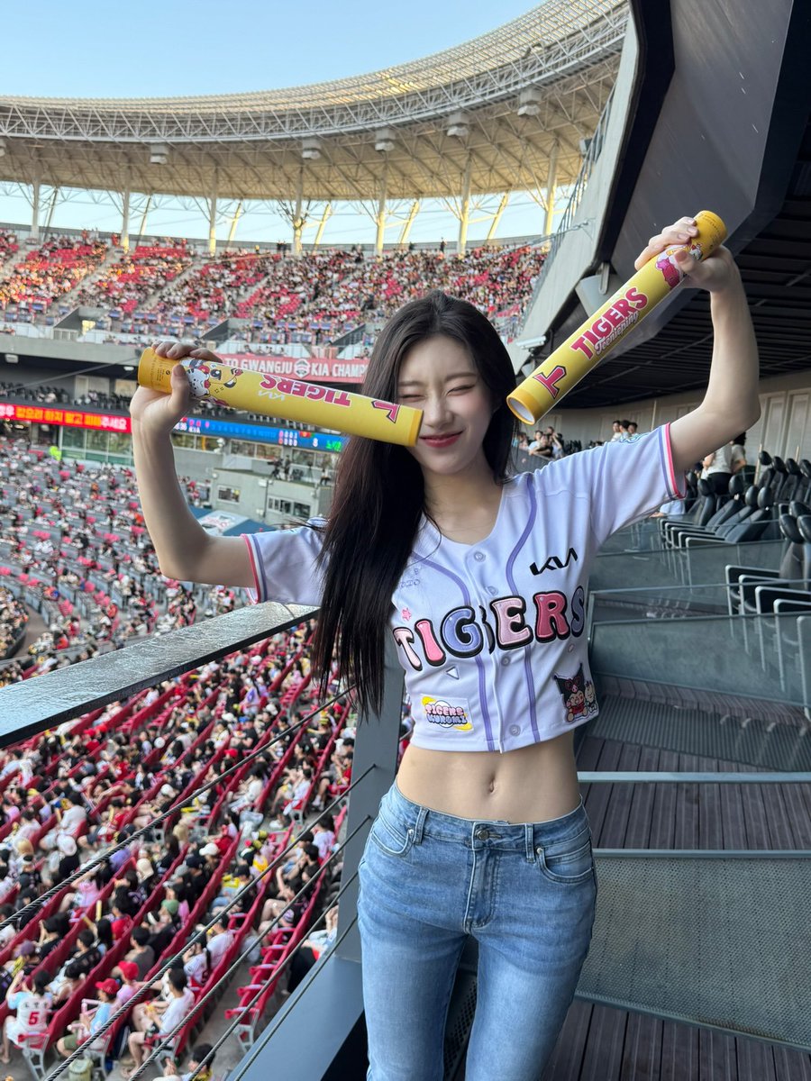 chaeryeong pics tweet media
