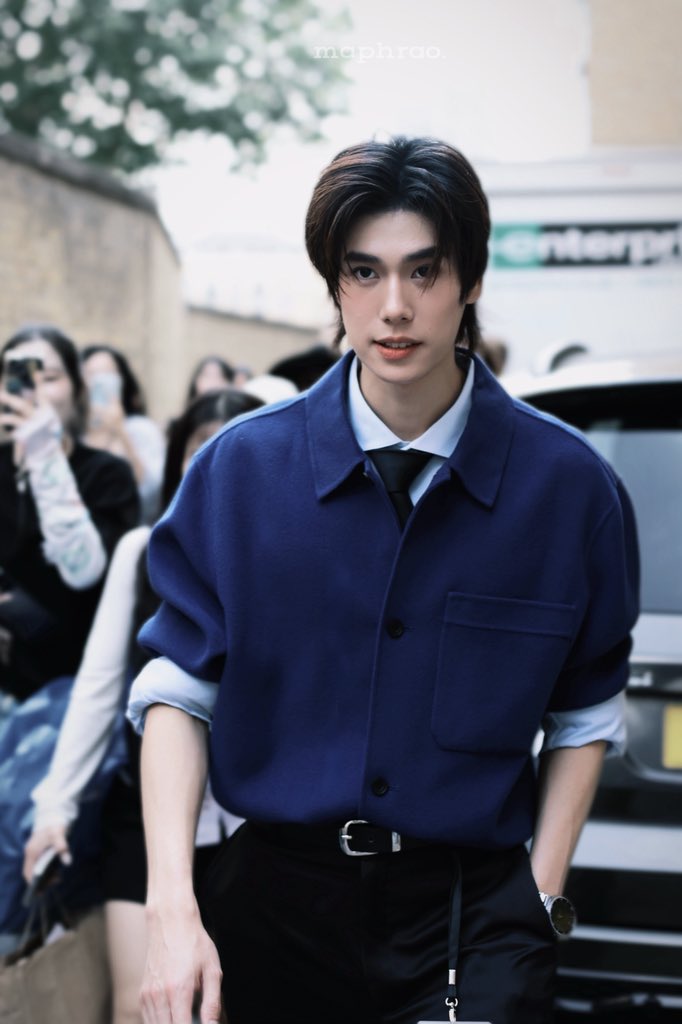 puppy_cloud0x's tweet photo. 💙𝗟𝗼𝗻𝗱𝗼𝗻 𝗯𝗹𝘂𝗲.

PHUWIN SAMSUNG IN LONDON

@phuwintang 
#phuwintang
#GalaxyxPhuwin
#GalaxyUnpacked https://t.co/Nt2qHXIeb7